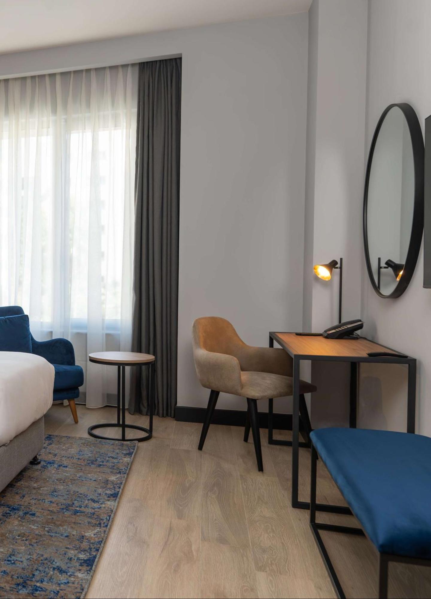 Radisson Blu Hotel, Galleria Mall