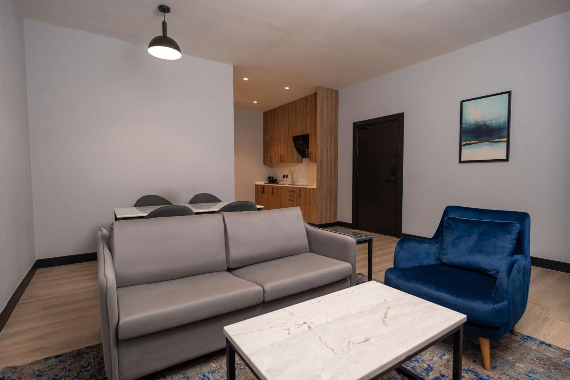 Radisson Blu Hotel, Galleria Mall