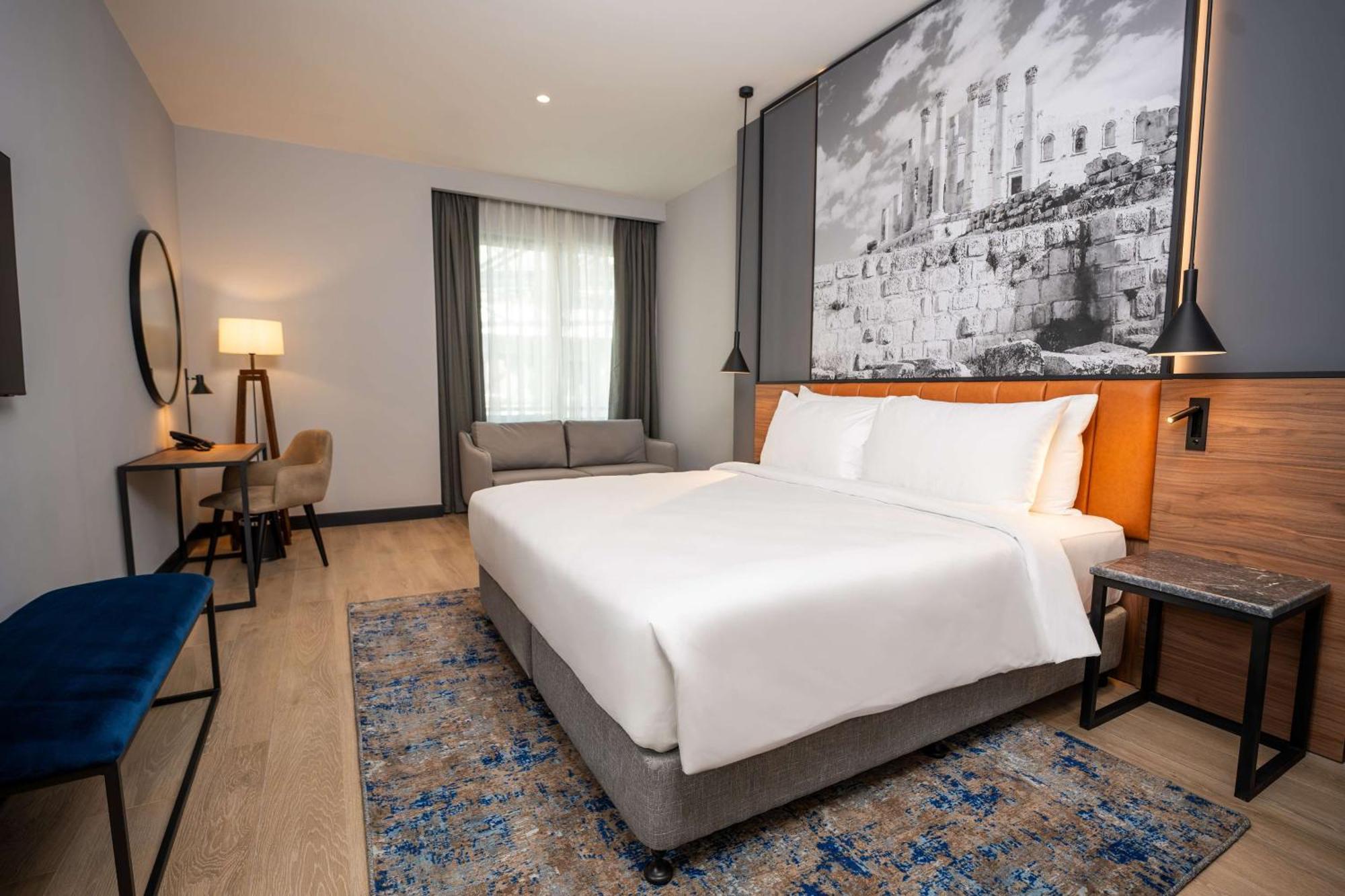 Radisson Blu Hotel, Galleria Mall