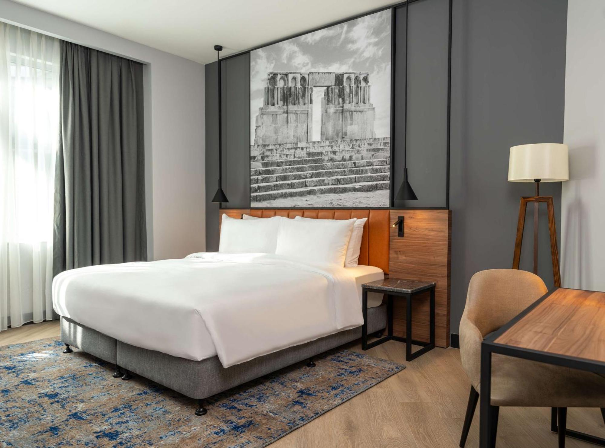 Radisson Blu Hotel, Galleria Mall 5*