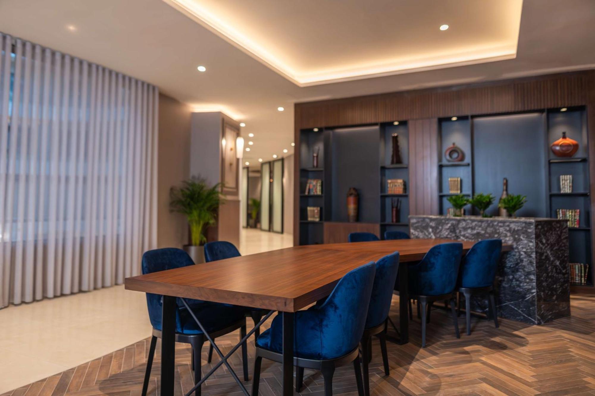 Radisson Blu Hotel, Galleria Mall 5*