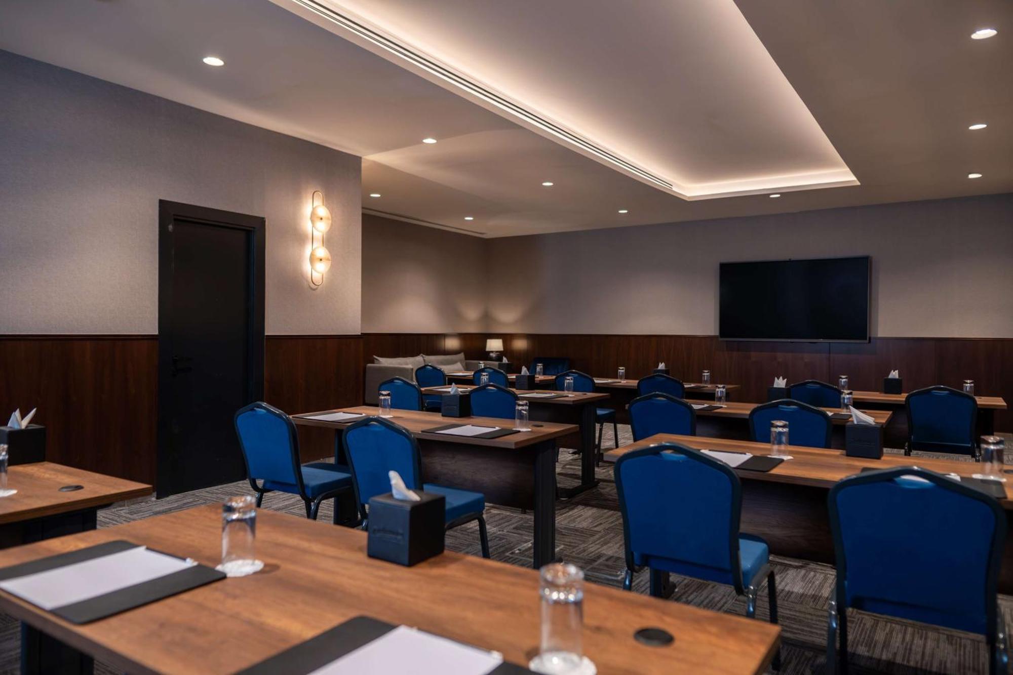酒店 Radisson Blu Hotel, Galleria Mall 5*