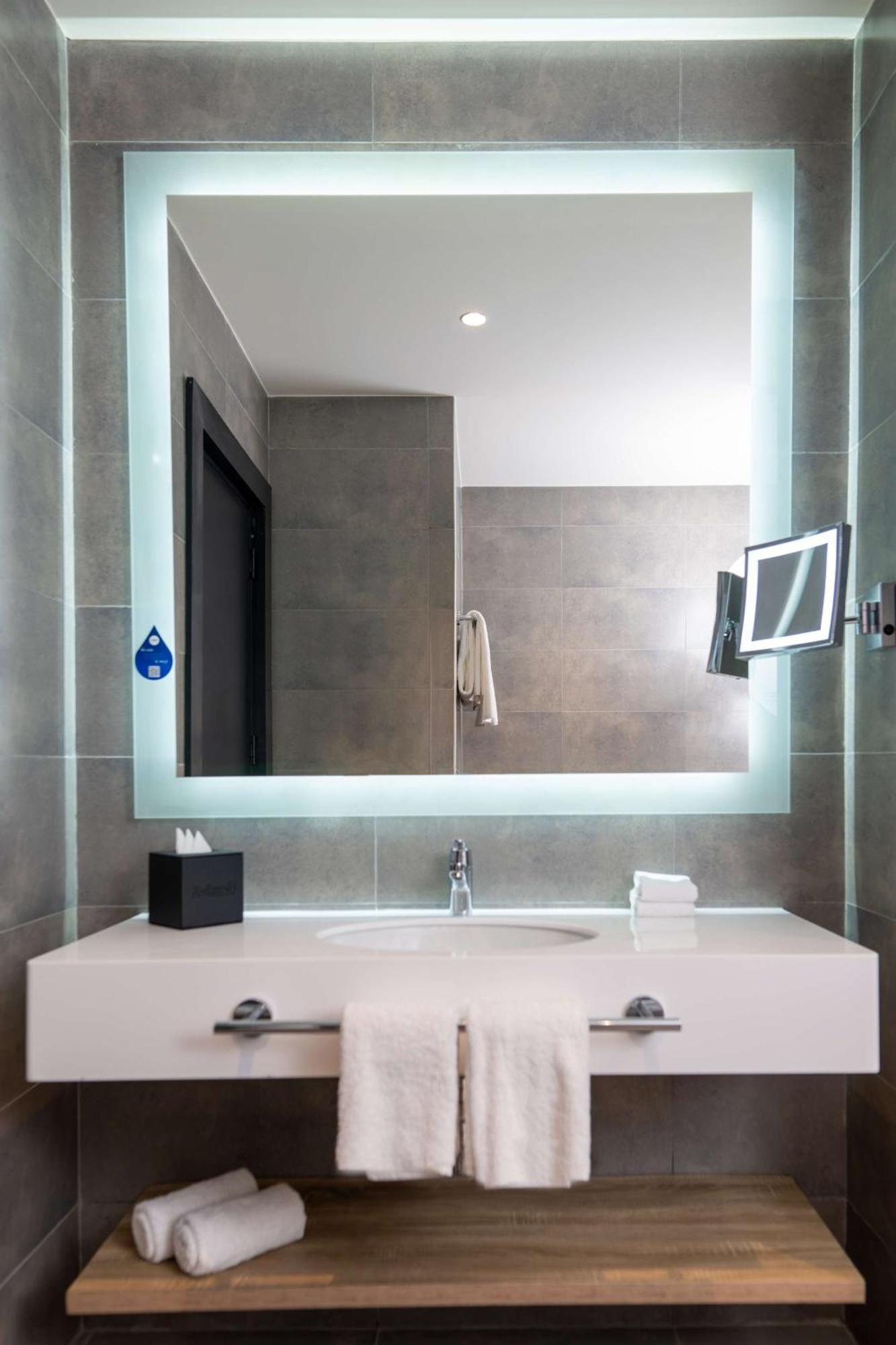 Radisson Blu Hotel, Galleria Mall 5*