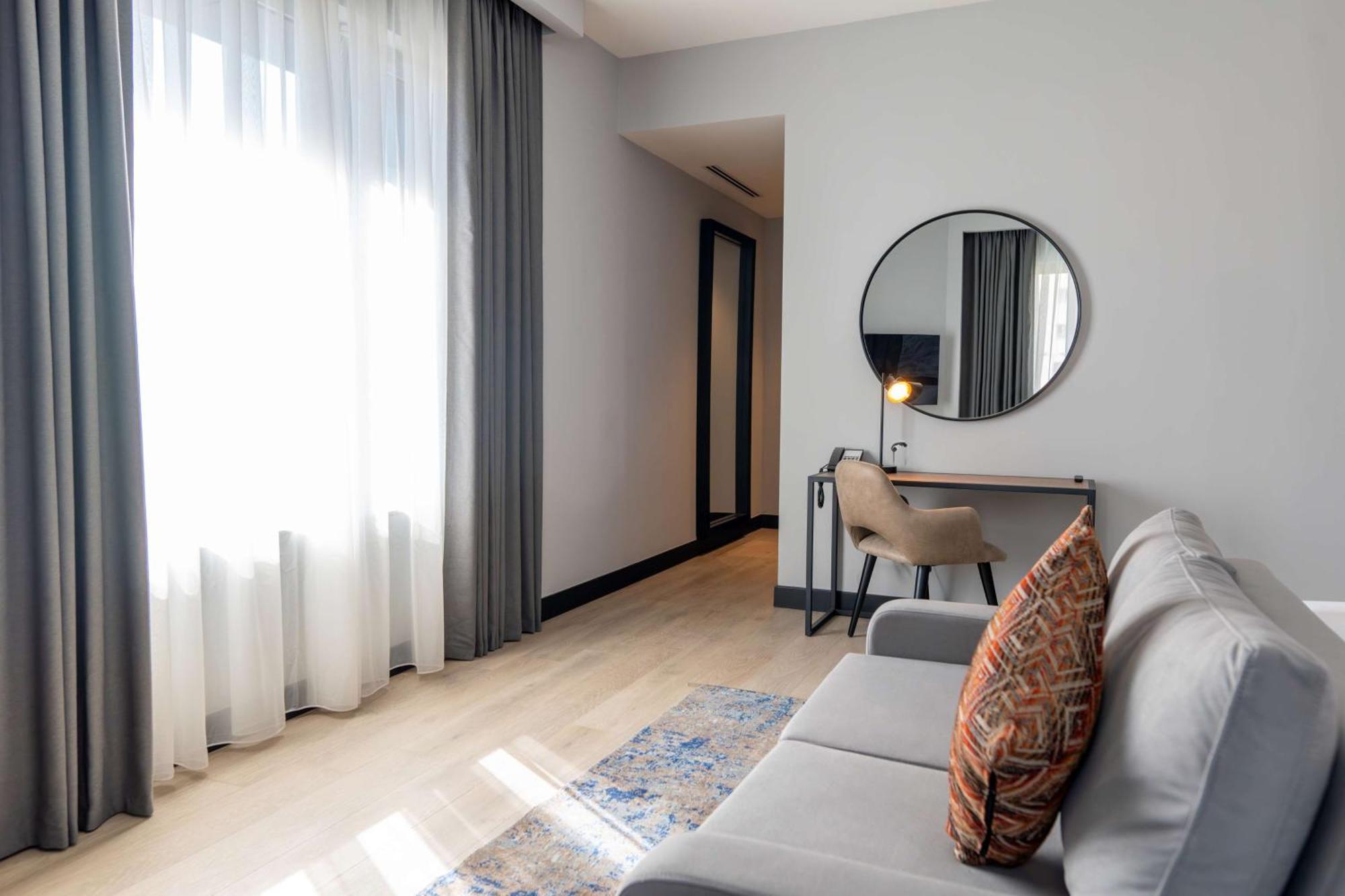 Radisson Blu Hotel, Galleria Mall 5*