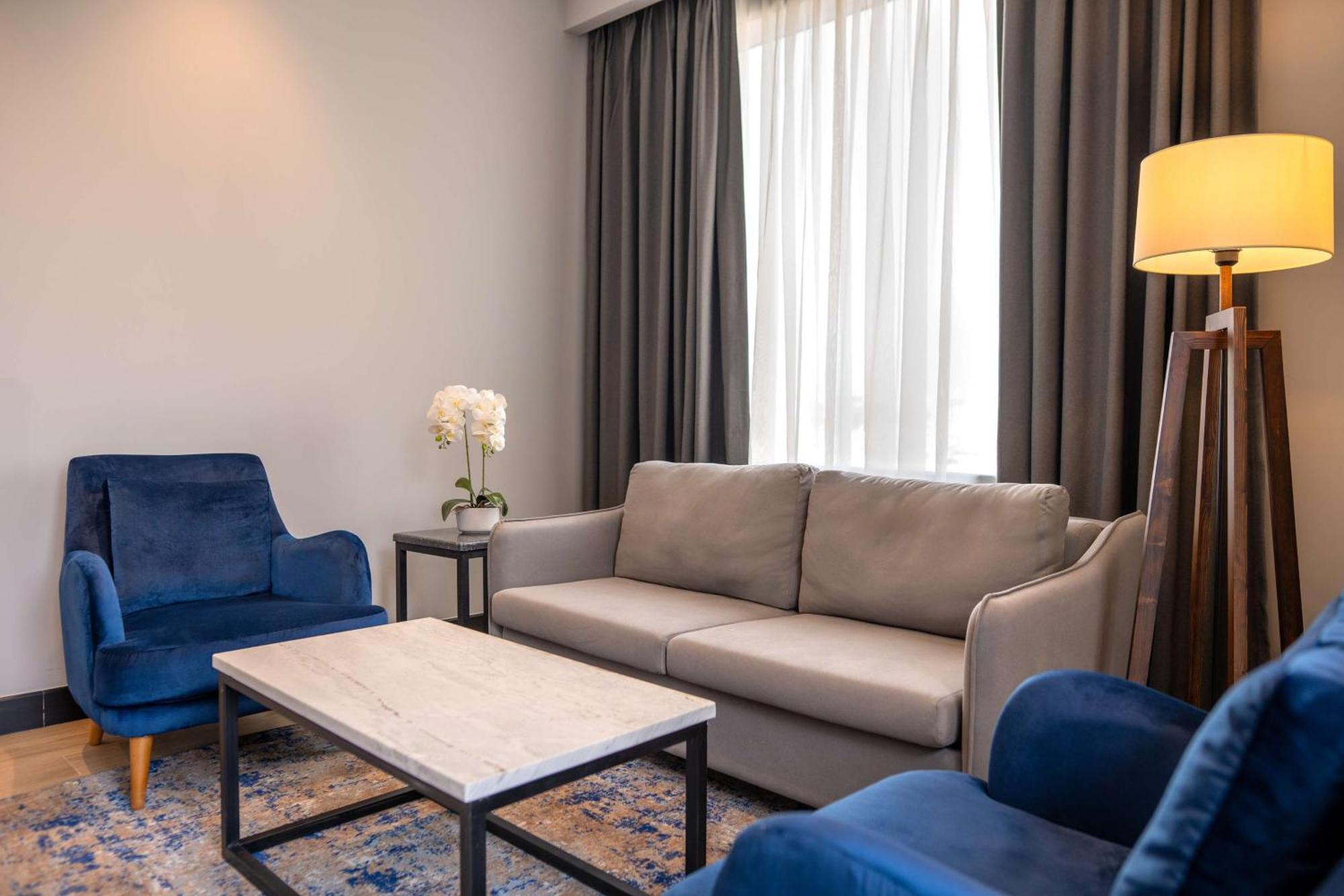 Radisson Blu Hotel, Galleria Mall