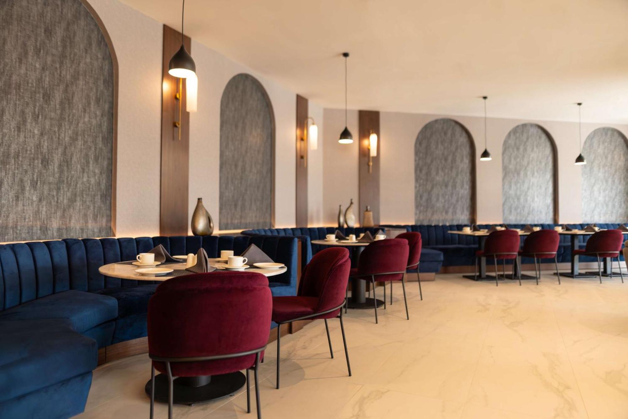 Radisson Blu Hotel, Galleria Mall