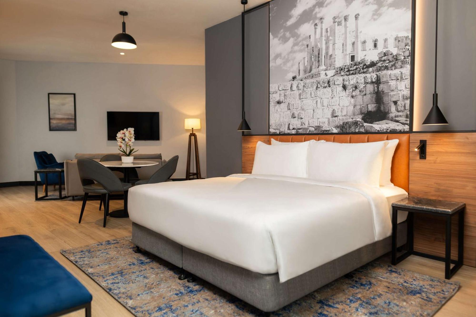 Hotel Radisson Blu Hotel, Galleria Mall 5*