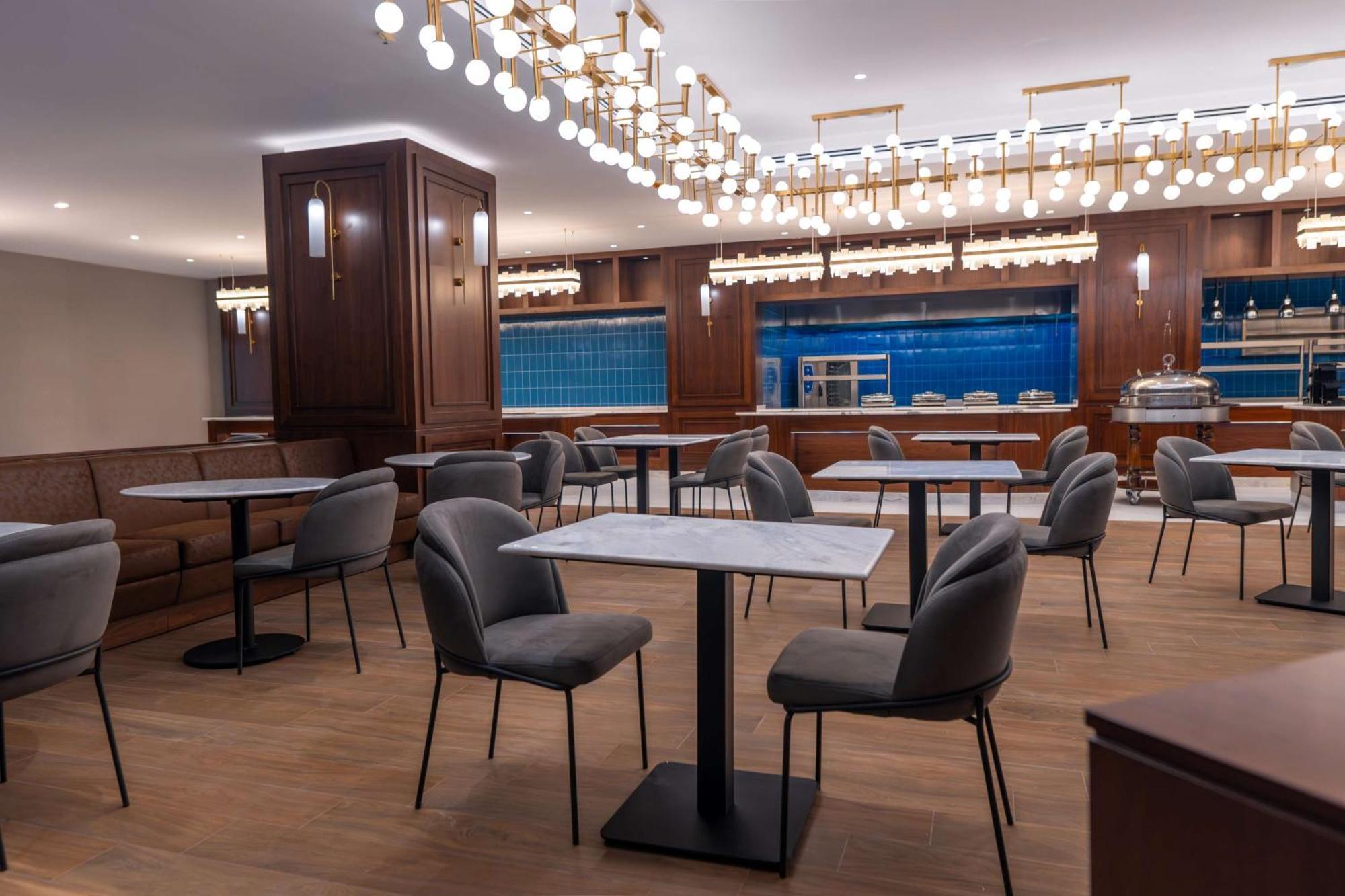 Radisson Blu Hotel, Galleria Mall