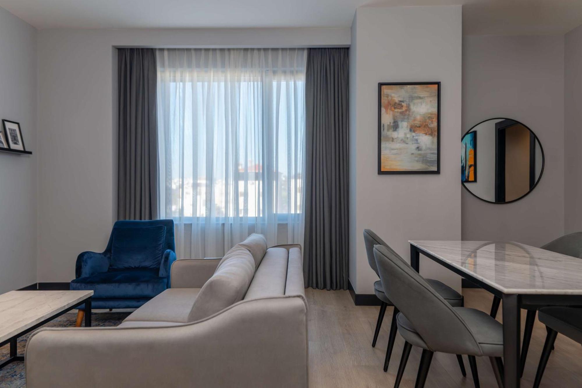 Radisson Blu Hotel, Galleria Mall Hotel