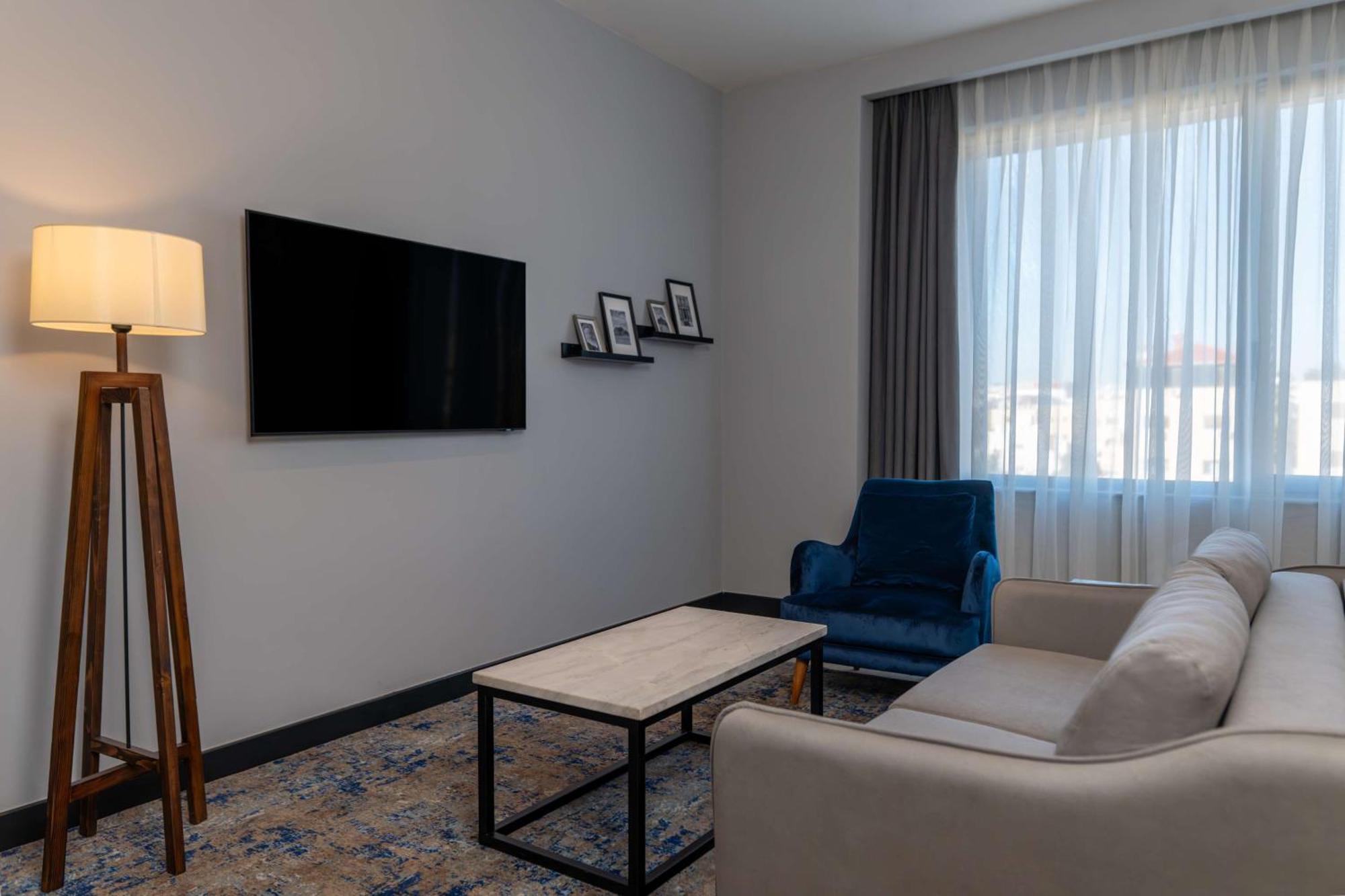Radisson Blu Hotel, Galleria Mall Hotel 5*