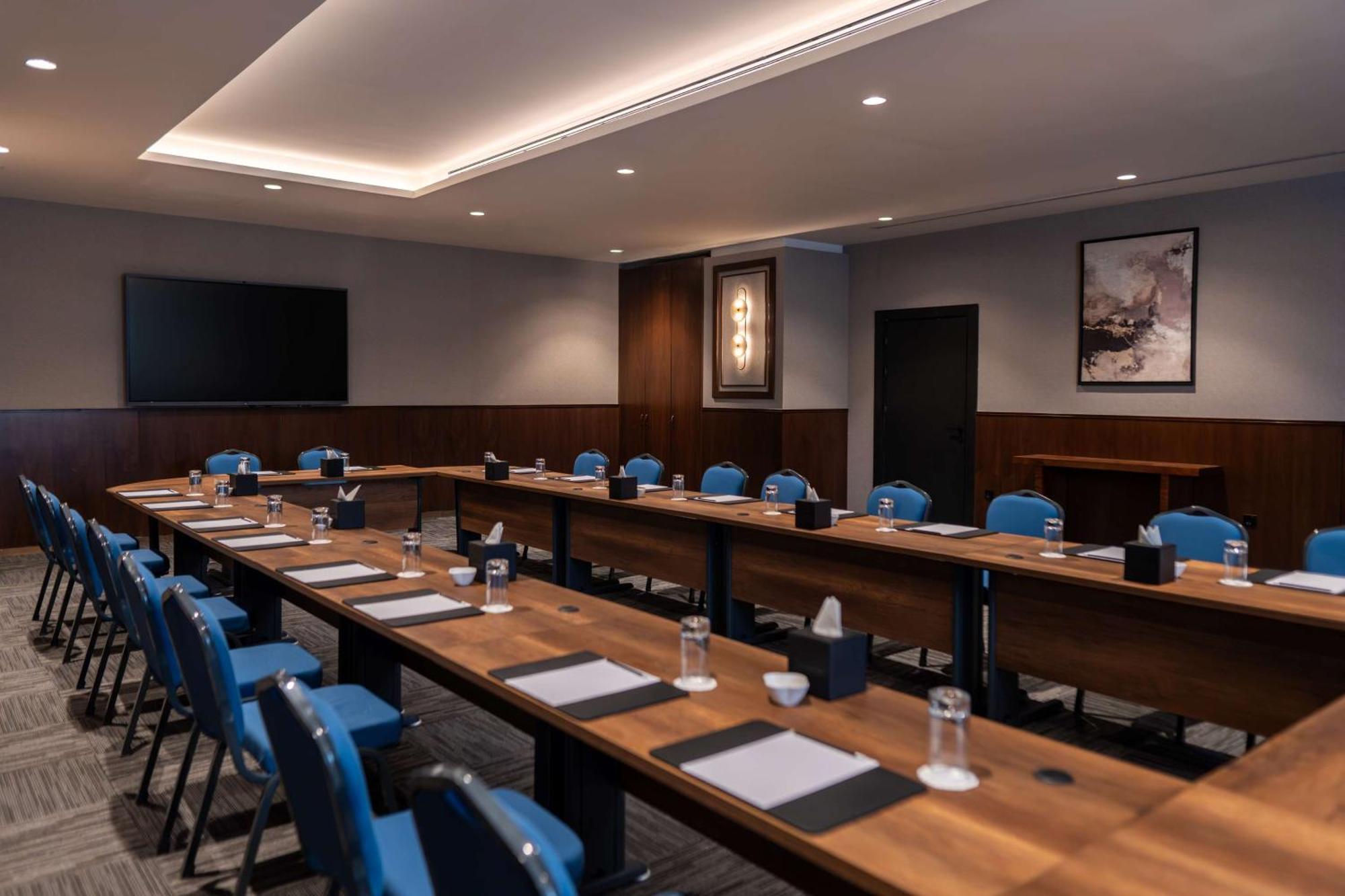 Radisson Blu Hotel, Galleria Mall Hotel 5*