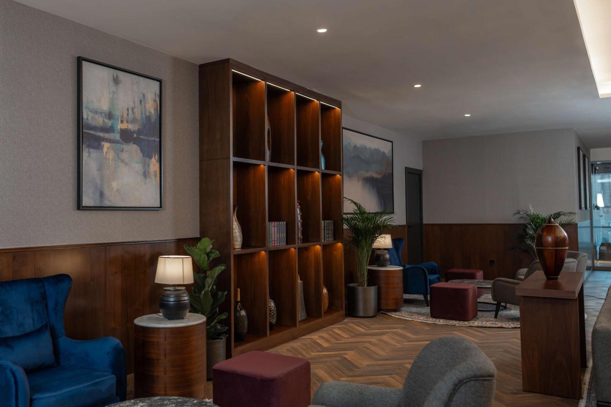 Radisson Blu Hotel, Galleria Mall Hotel