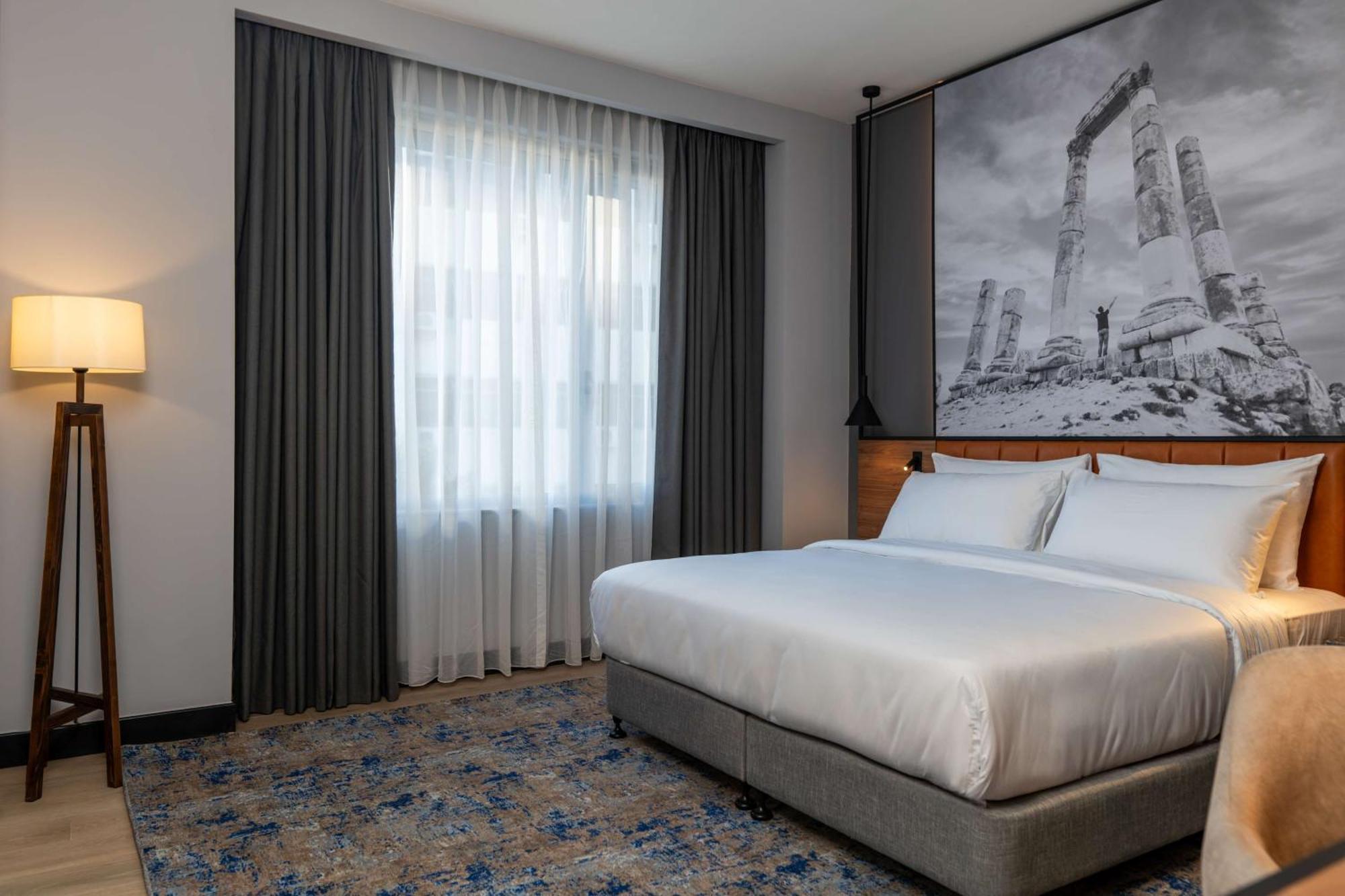 Radisson Blu Hotel, Galleria Mall 5* Amán