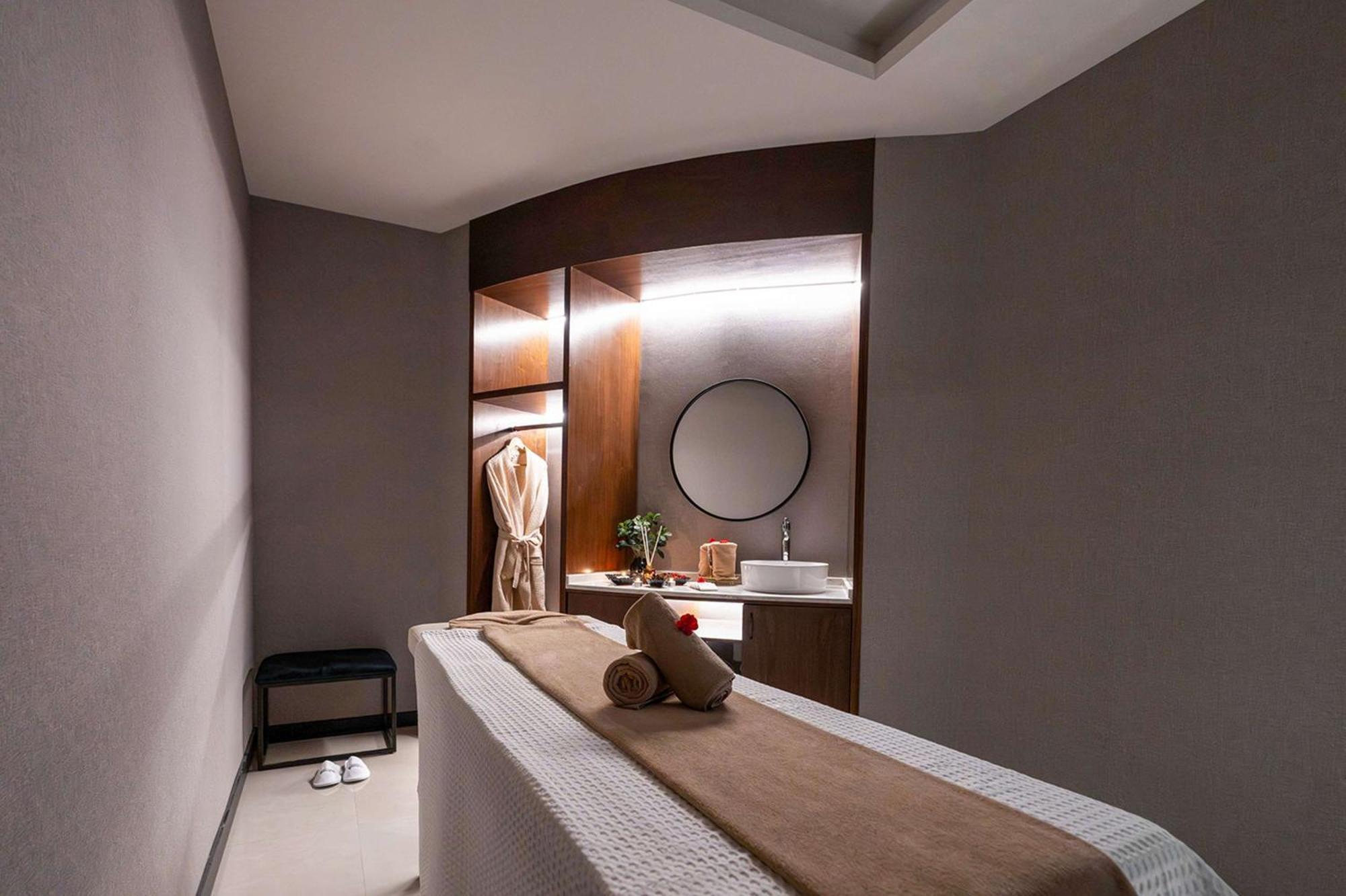 Radisson Blu Hotel, Galleria Mall